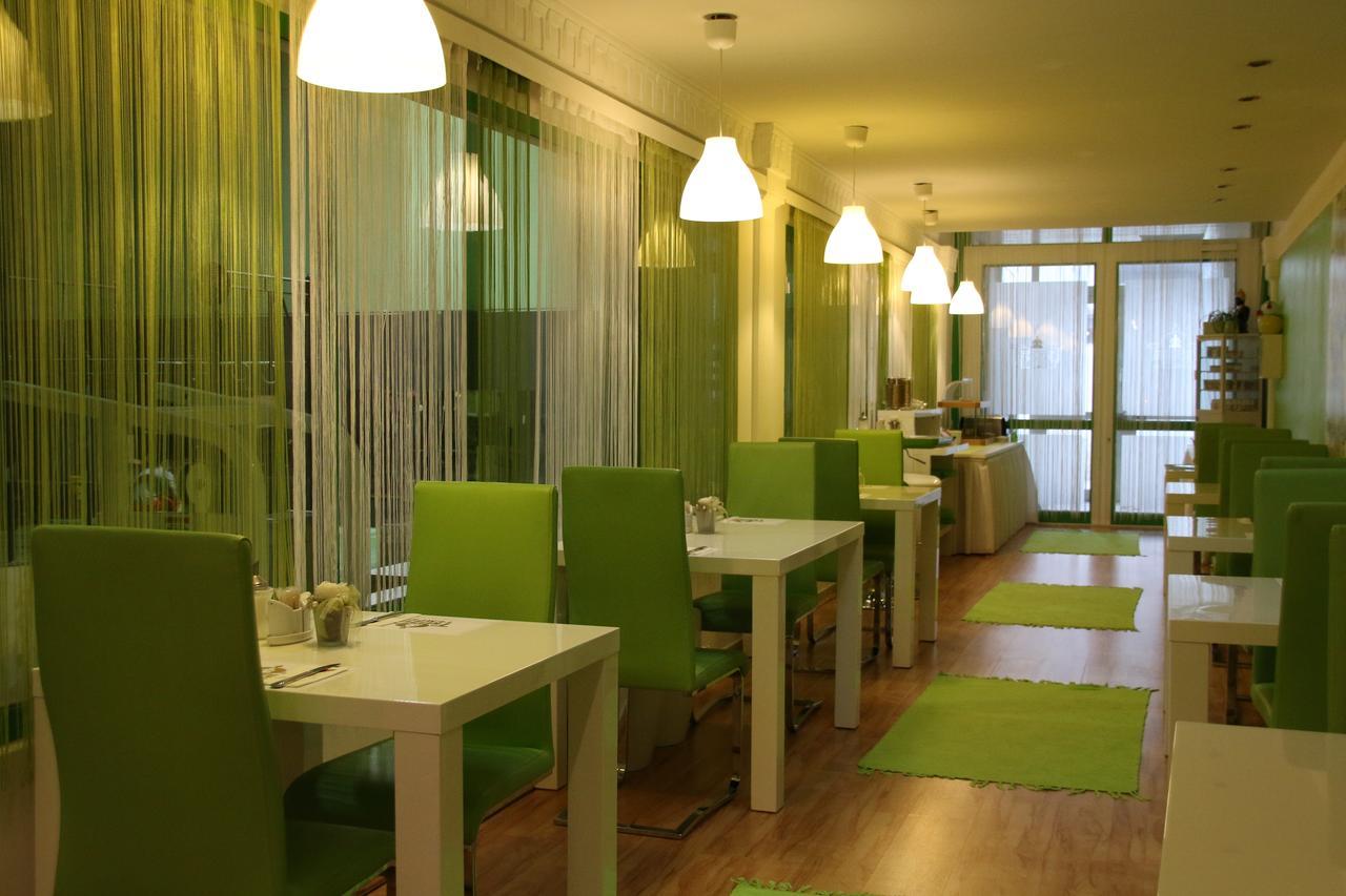 Hotel Freizeittempel วีเนอร์นอยชตัดท์ ภายนอก รูปภาพ